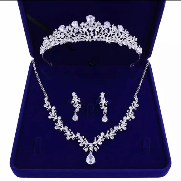 Bridal necklace and tiara set brand new - Picture 7 of 7